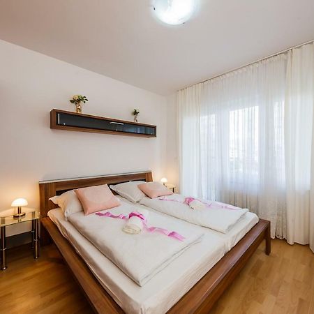 Apartman Lucija Kaštela Екстериор снимка