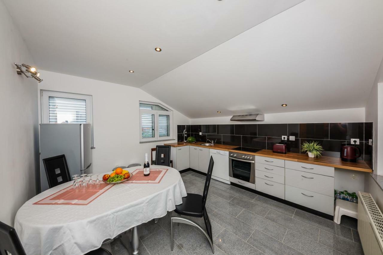 Apartman Lucija Kaštela Екстериор снимка