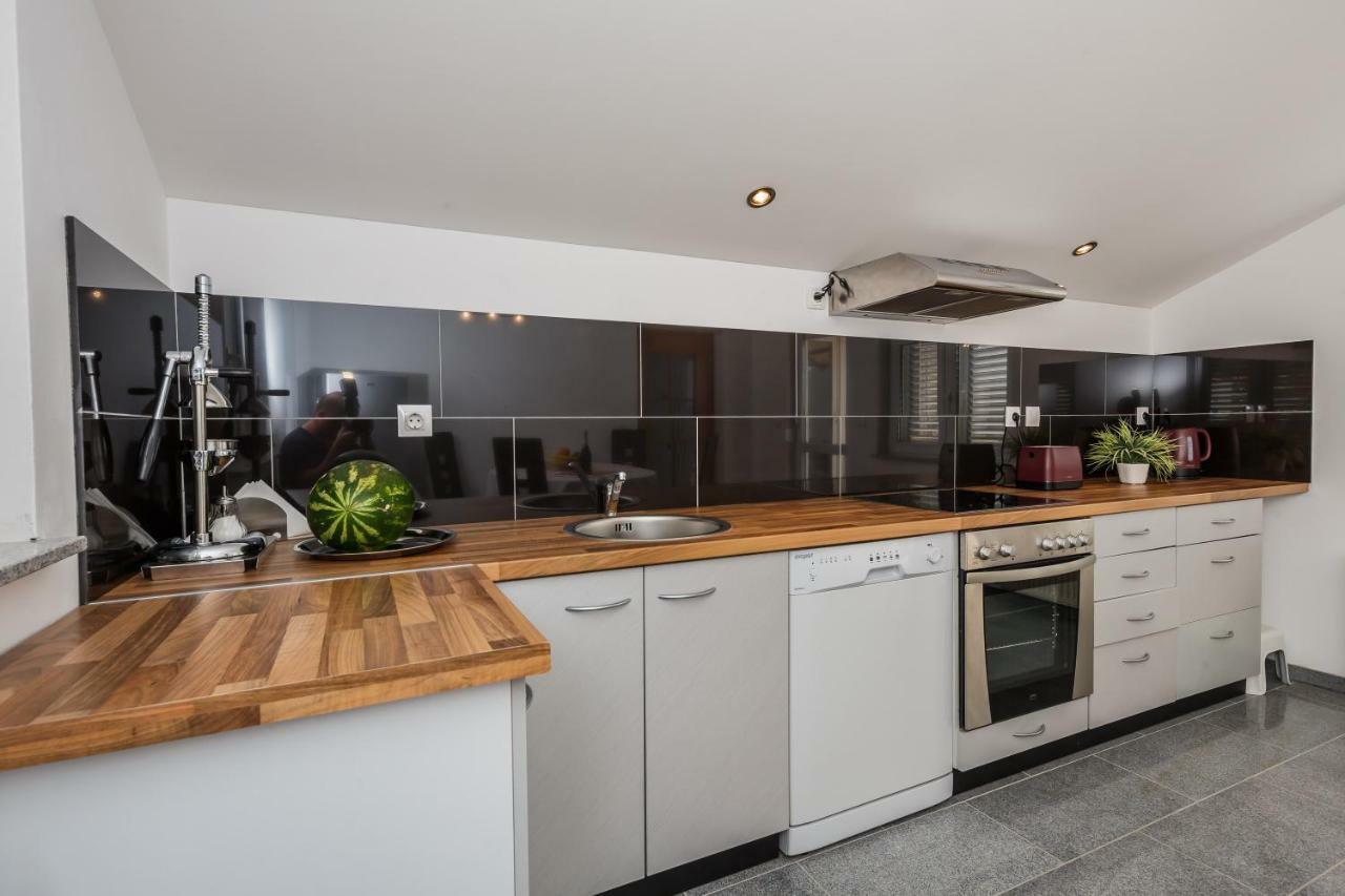 Apartman Lucija Kaštela Екстериор снимка