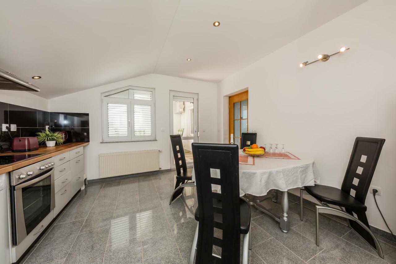 Apartman Lucija Kaštela Екстериор снимка