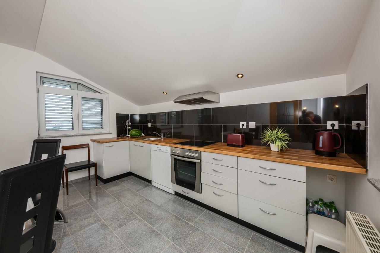 Apartman Lucija Kaštela Екстериор снимка